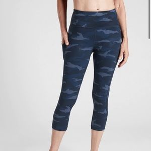 NWOT Athleta Ultimate Stash Pocket Camo Capri
